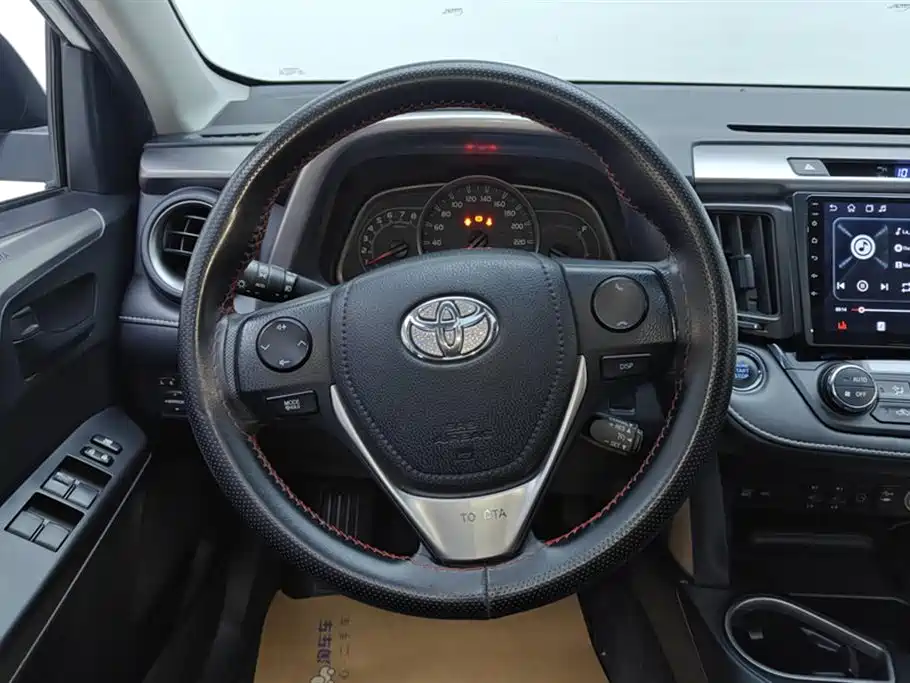 Toyota RAV4 2016 — фото 15