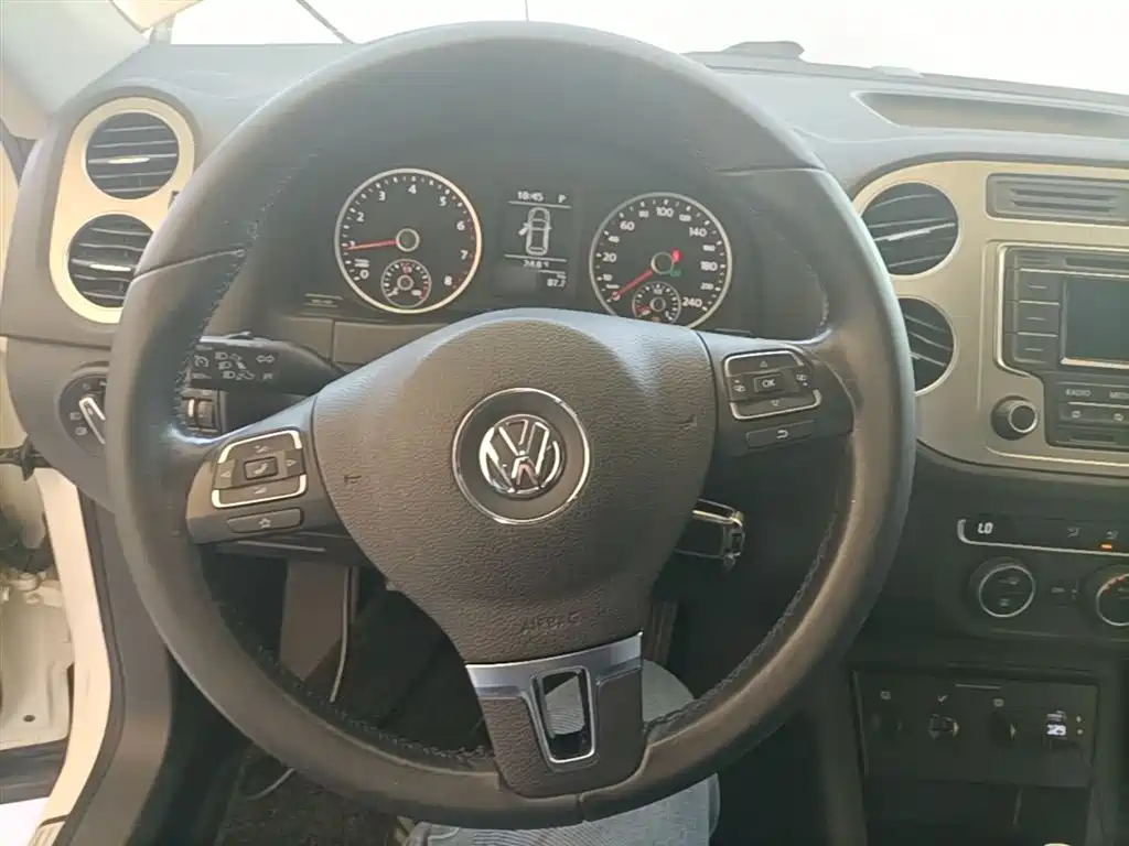 Volkswagen Tiguan 2015 — фото 11