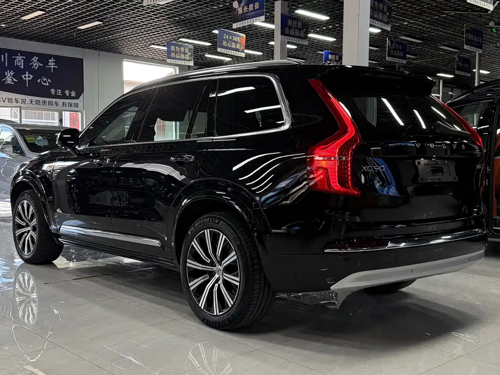 Volvo XC90 2022 — фото 16