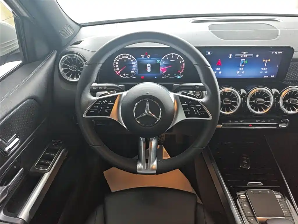 Mercedes-Benz GLB 2024 — фото 11