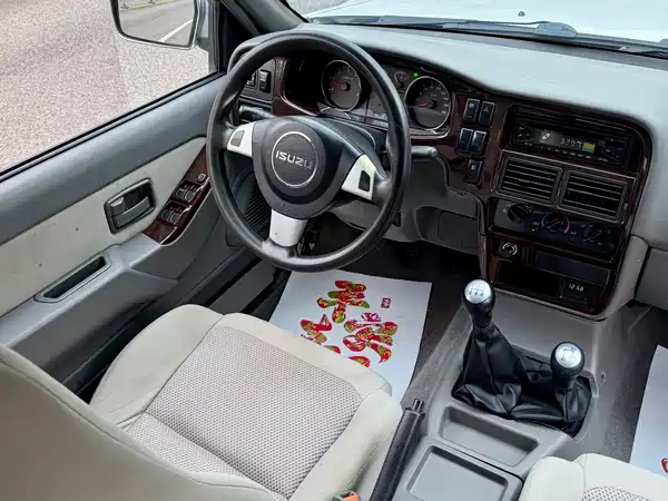 Isuzu Competitor 2012