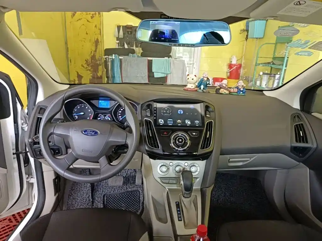 Ford Focus 2015 — фото 10