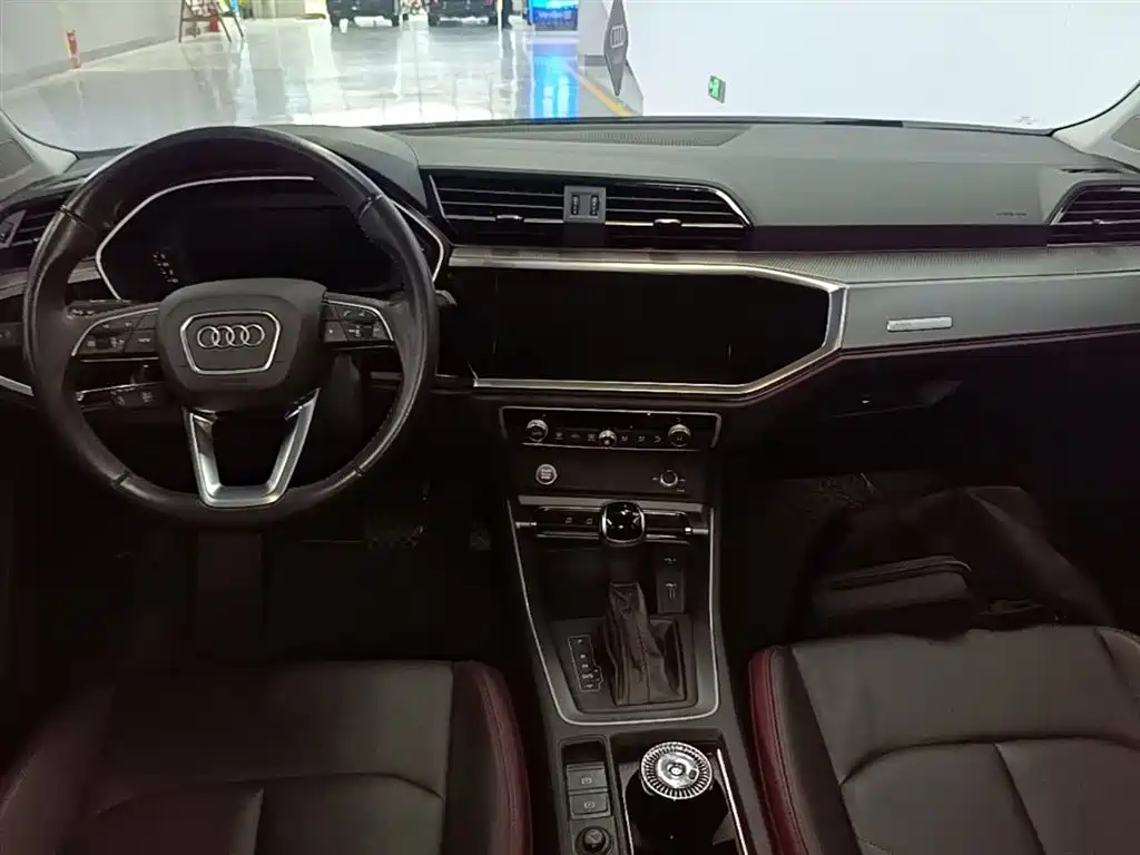 Audi Q3 2020 — фото 10