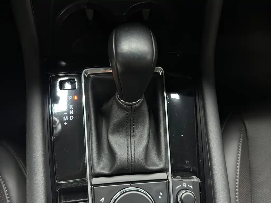 Mazda 3 Axela 2022 — фото 14