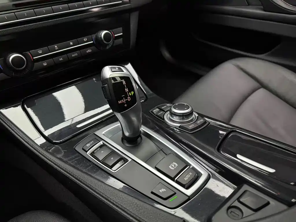 BMW 5 Series 2013 — фото 17