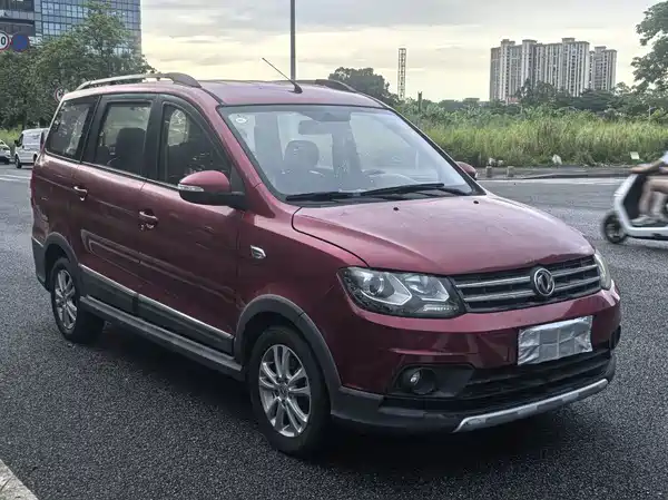Dongfeng Fengguang 360 2015