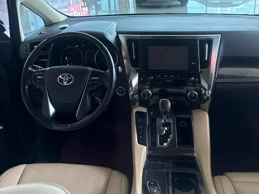 Toyota Alphard 2018 — фото 10