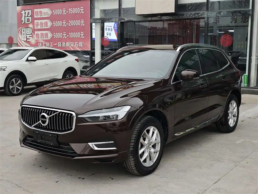 Volvo XC60 2021 — фото 1