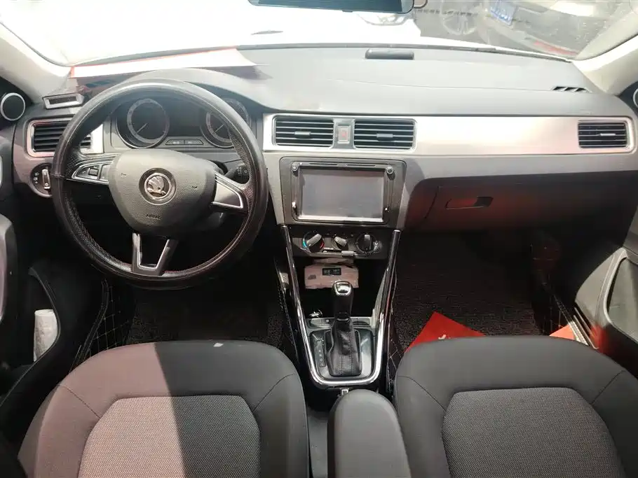 Skoda Rapid Spaceback 2019 — фото 12