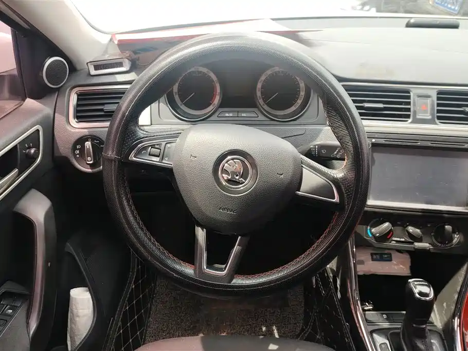 Skoda Rapid Spaceback 2019 — фото 15
