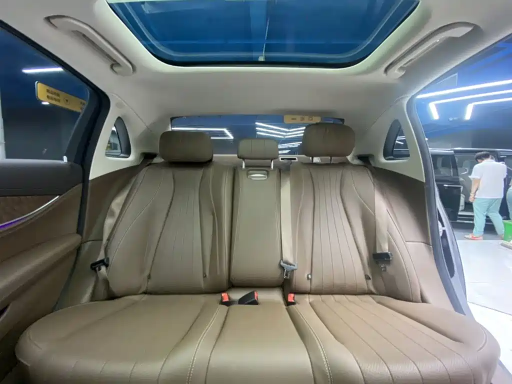 Mercedes-Benz E-Class 2023 — фото 22