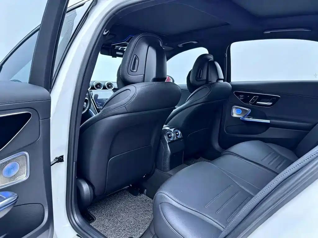 Mercedes-Benz C-Class 2023 — фото 6