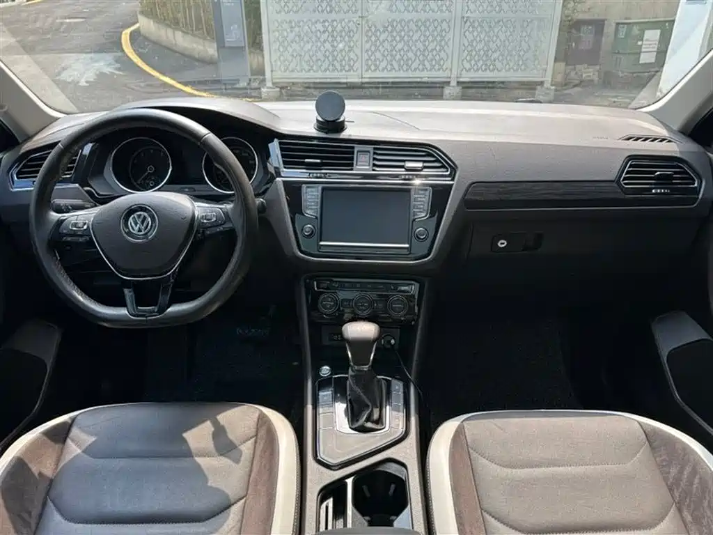 Volkswagen Tiguan L 2018 — фото 9