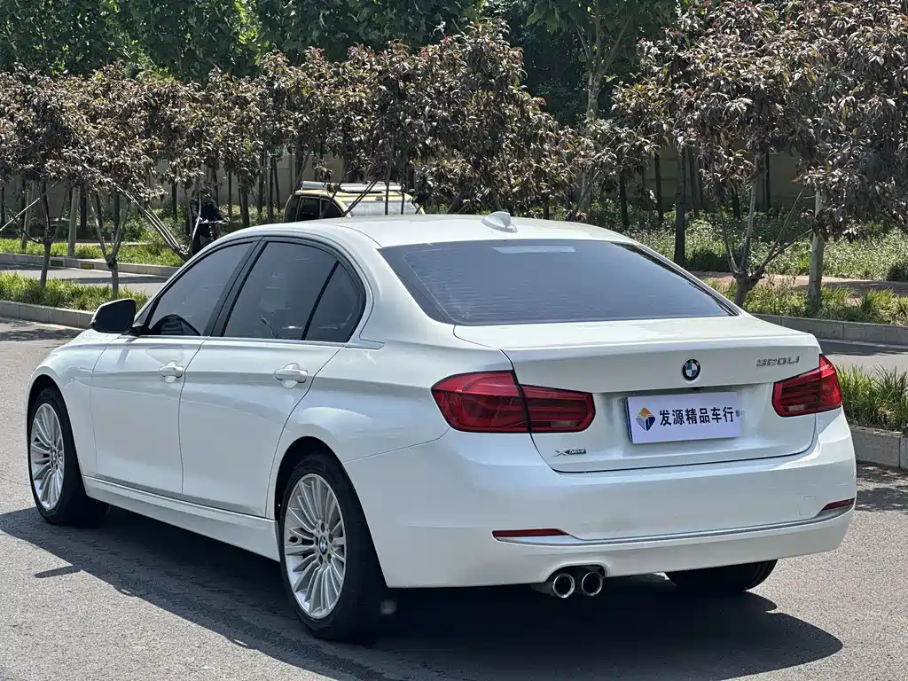 BMW 3 Series 2019 — фото 17