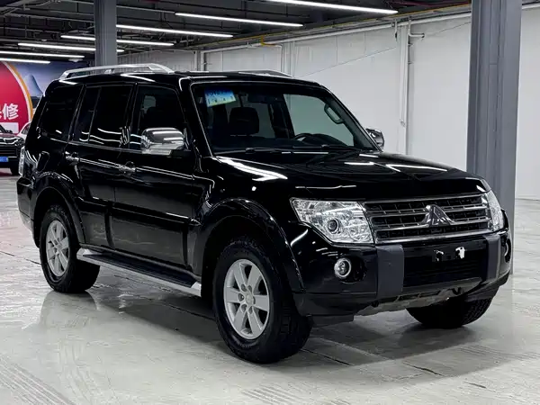 Mitsubishi Pajero 2010