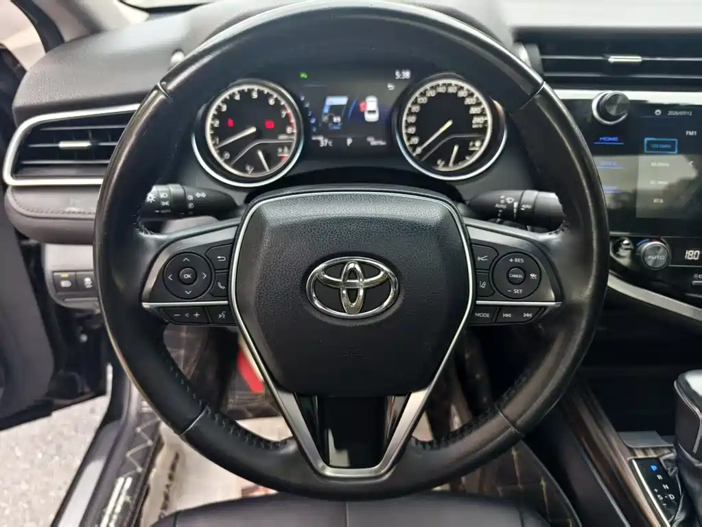 Toyota Camry 2019 — фото 12