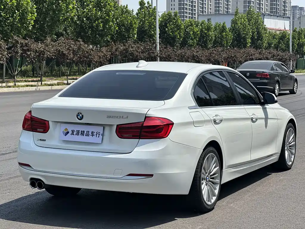 BMW 3 Series 2019 — фото 15