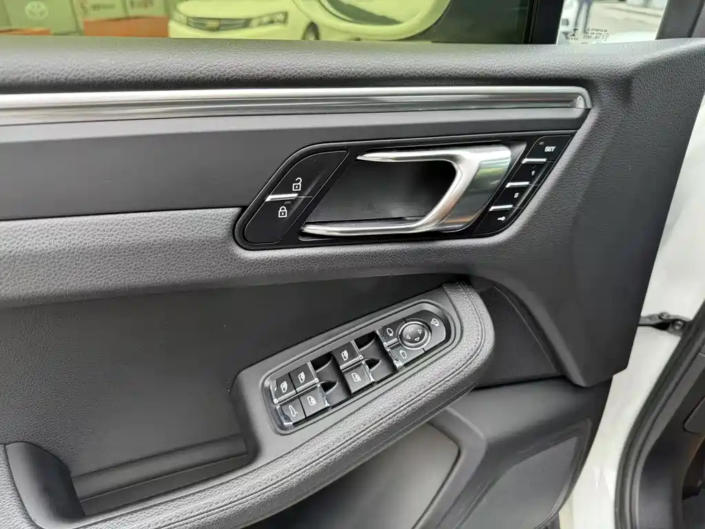 Porsche Macan 2020 — фото 19