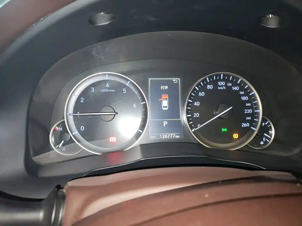 Lexus ES 2018 — фото 12