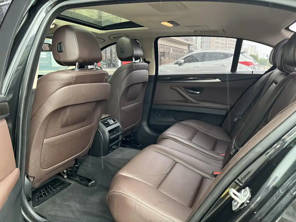 BMW 5 Series 2015 — фото 10
