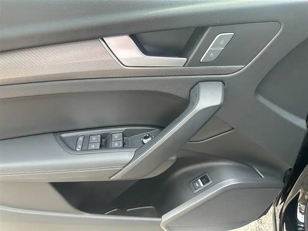 Audi Q5L 2024 — фото 16