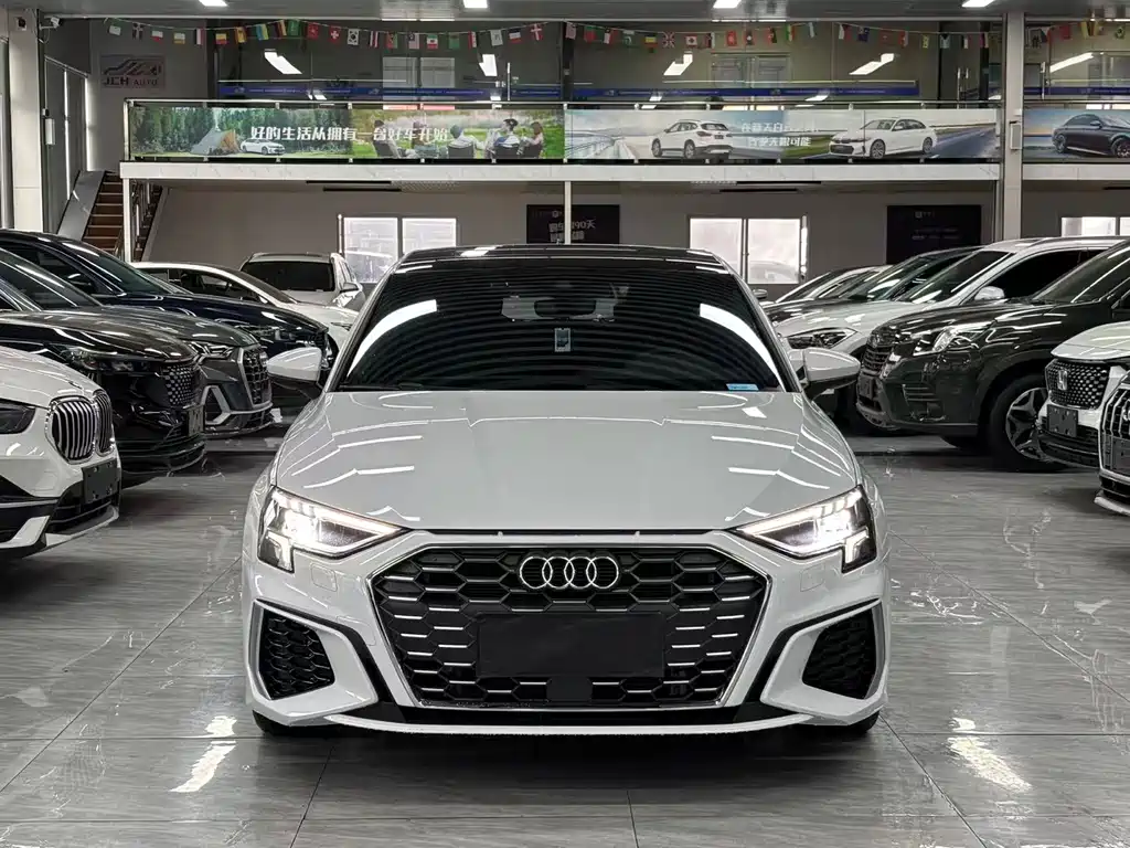 Audi A3 2023 — фото 2