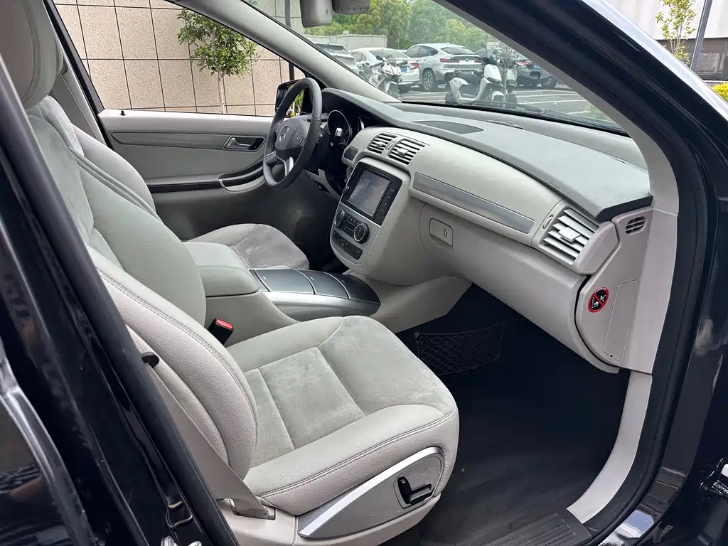 Mercedes-Benz R-Class 2016 — фото 17
