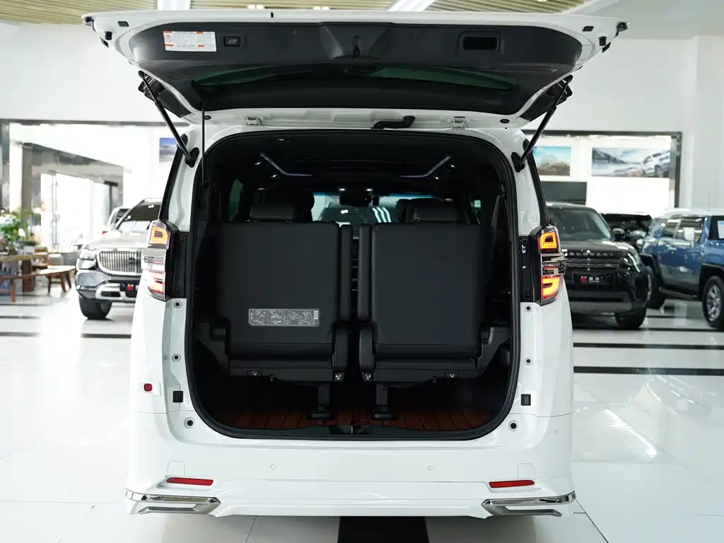 Toyota Vellfire 2020 — фото 18