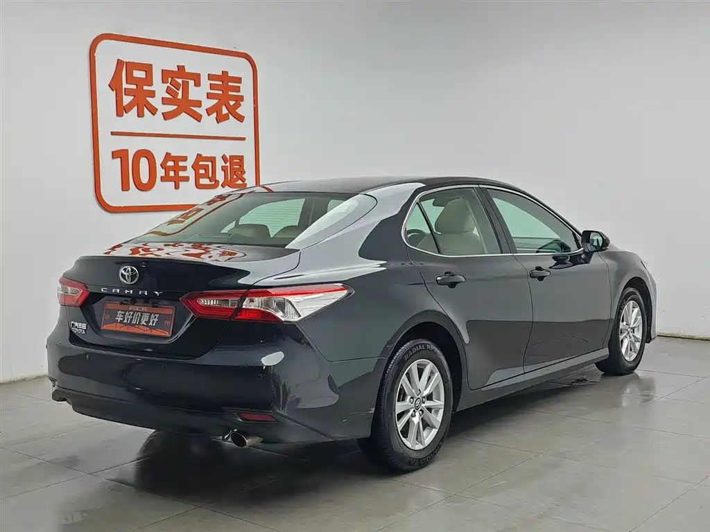 Toyota Camry 2018 — фото 2