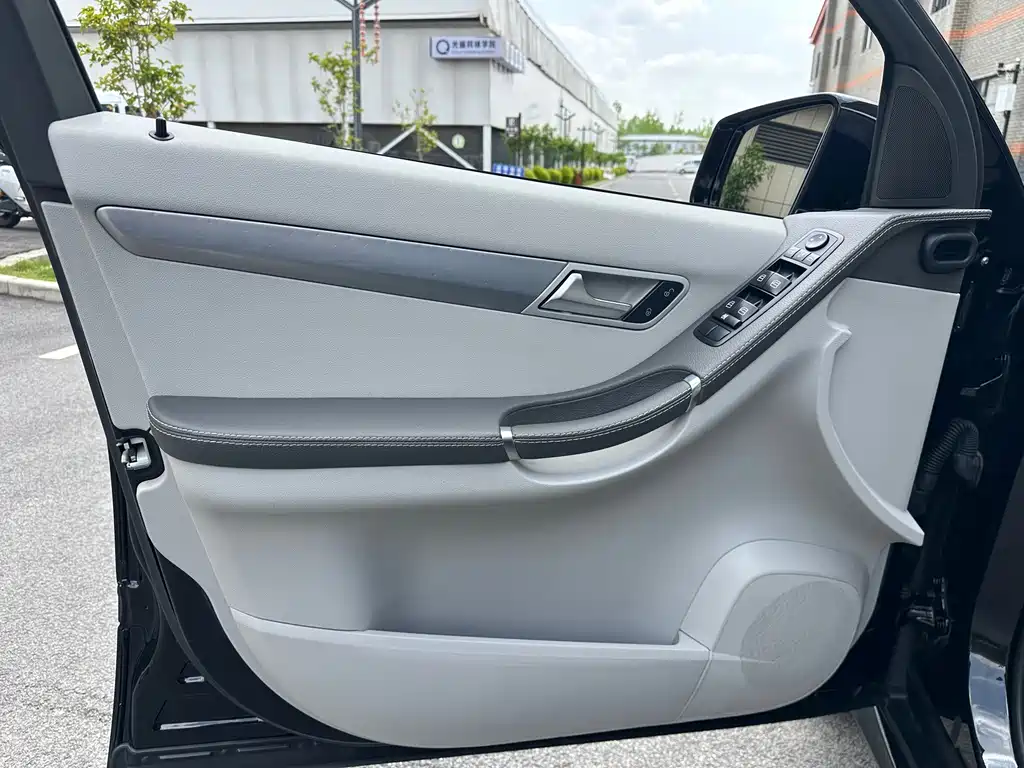 Mercedes-Benz R-Class 2016 — фото 35