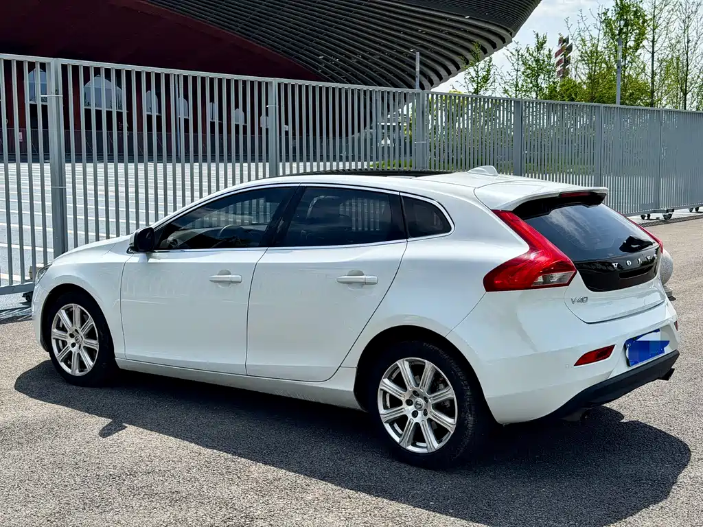 Volvo V40 2017 — фото 6