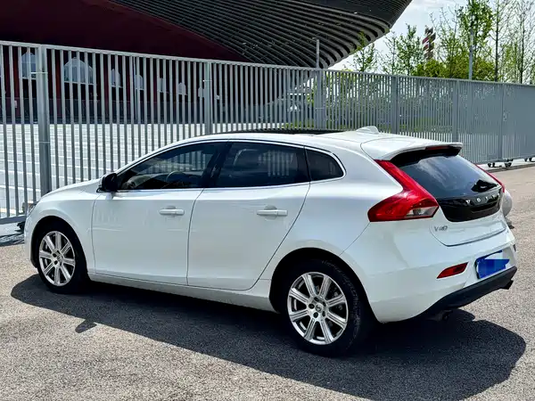 Volvo V40 2017