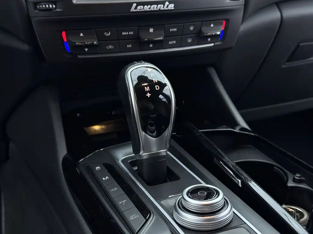 Maserati Levante 2018 — фото 12