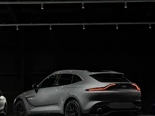 Aston Martin DBX 2022