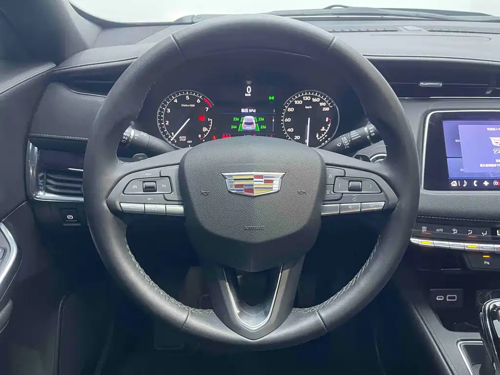 Cadillac XT4 2022 — фото 17