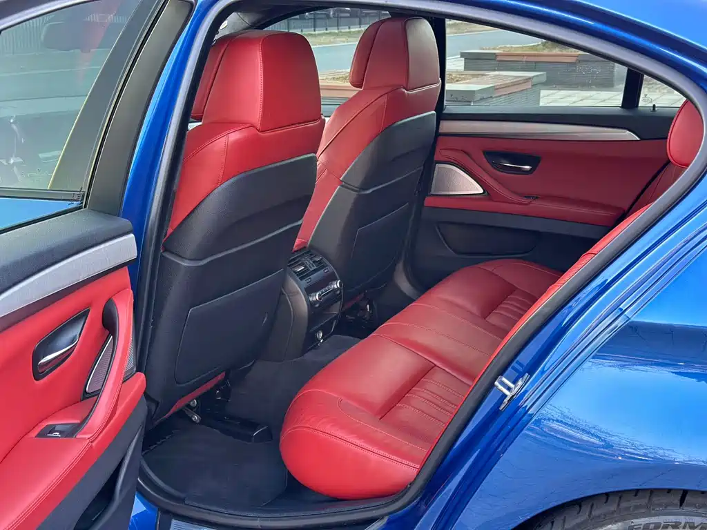 BMW M5 2015 — фото 11