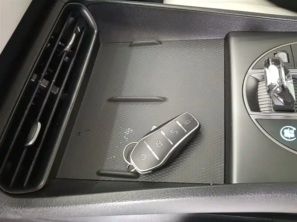 BYD Seal 05 DM-i 2025 — фото 9