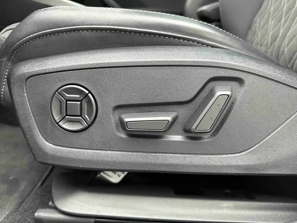 Audi A3 2023 — фото 11