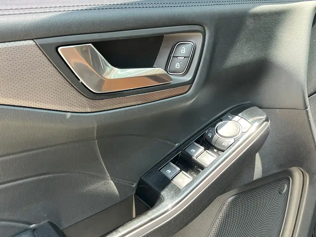 Ford Escape 2020 — фото 15
