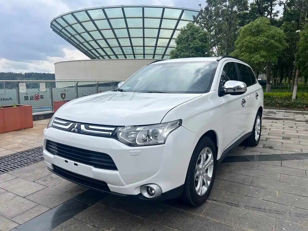 Mitsubishi Outlander 2013