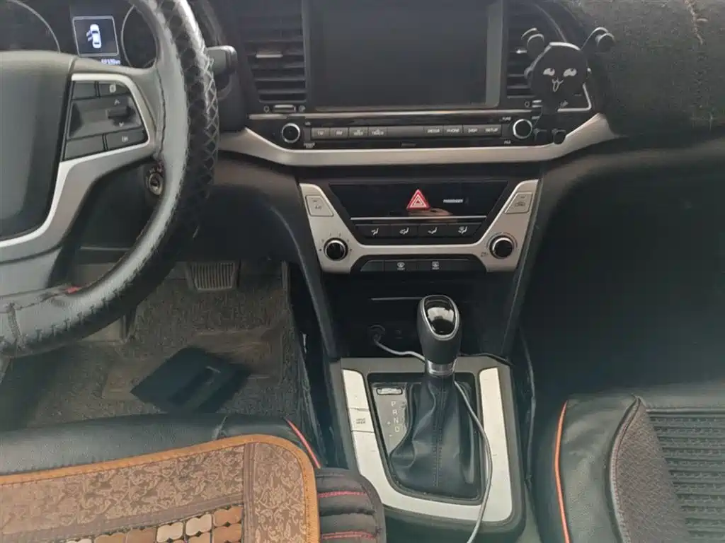 Hyundai Elantra 2018 — фото 13