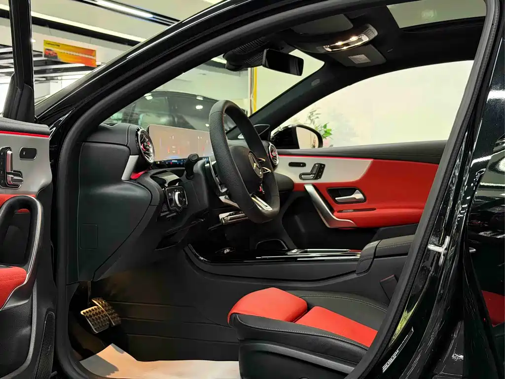 Mercedes-Benz A-Class AMG 2025 — фото 9