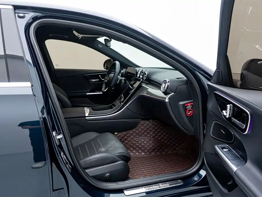 Mercedes-Benz C-Class 2024 — фото 17