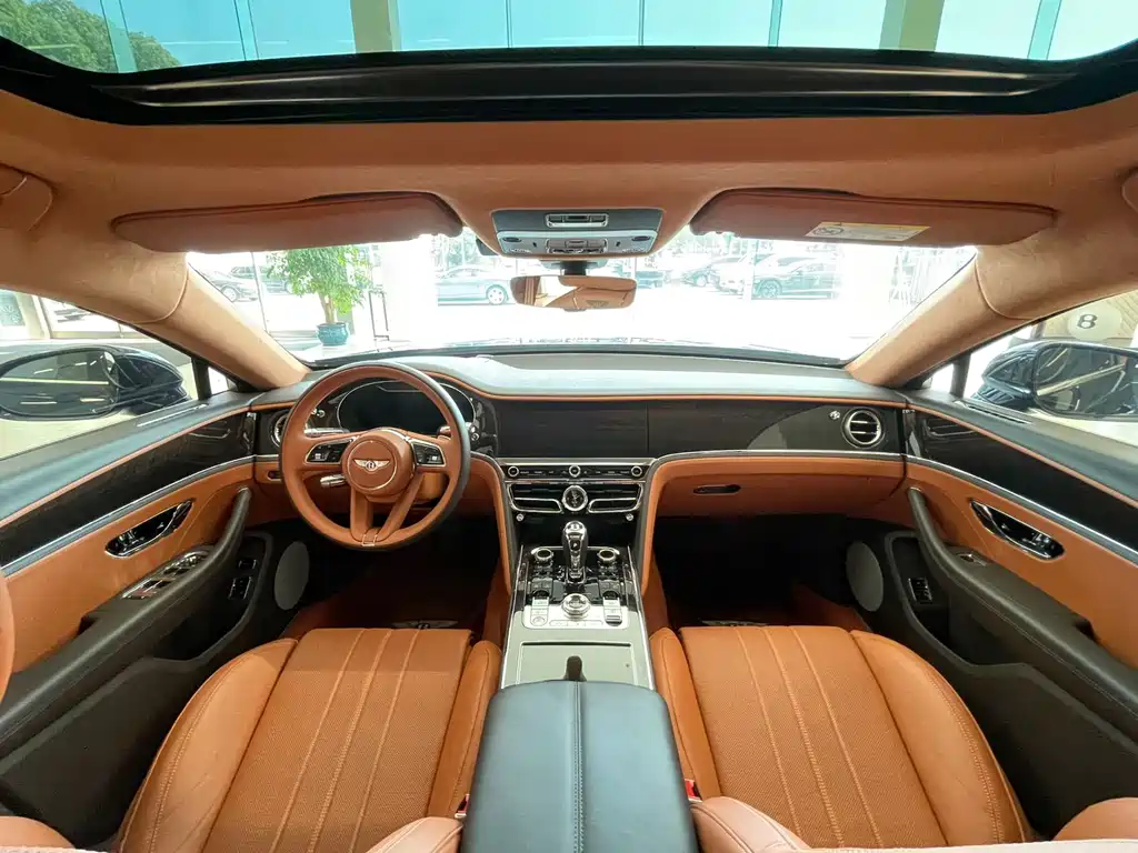 Bentley Flying Spur 2024 — фото 10