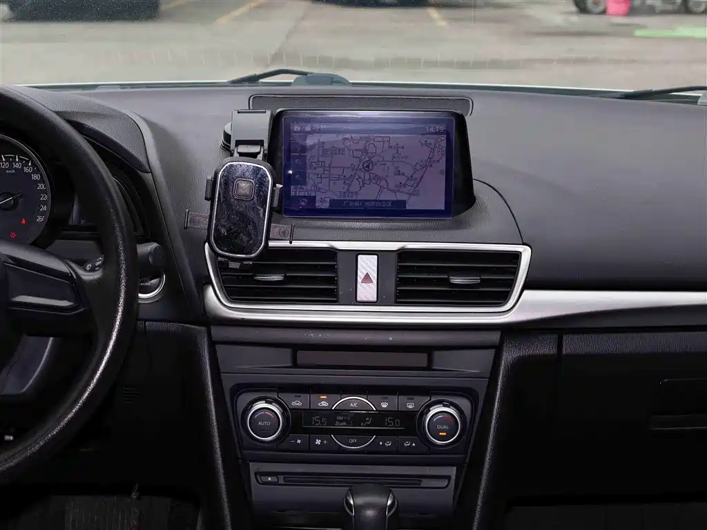 Mazda 3 Axela 2019 — фото 12