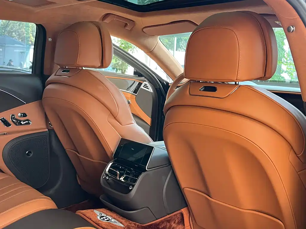 Bentley Flying Spur 2024 — фото 13
