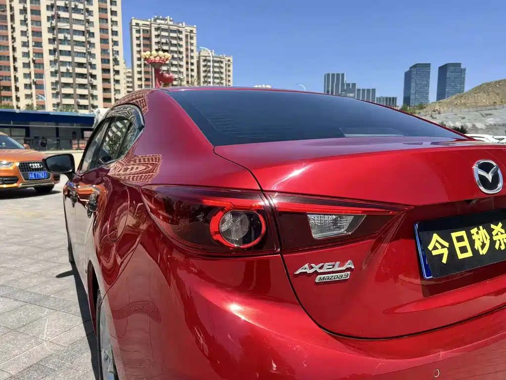 Mazda 3 Axela 2018 — фото 13