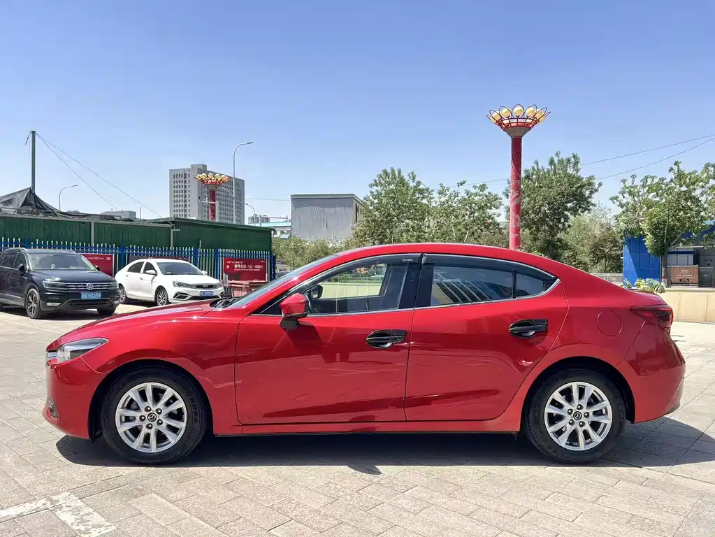 Mazda 3 Axela 2018 — фото 15