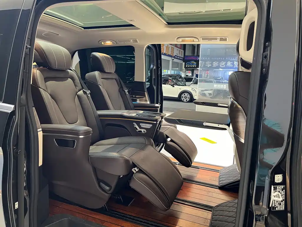 Mercedes-Benz V-Class 2022 — фото 11