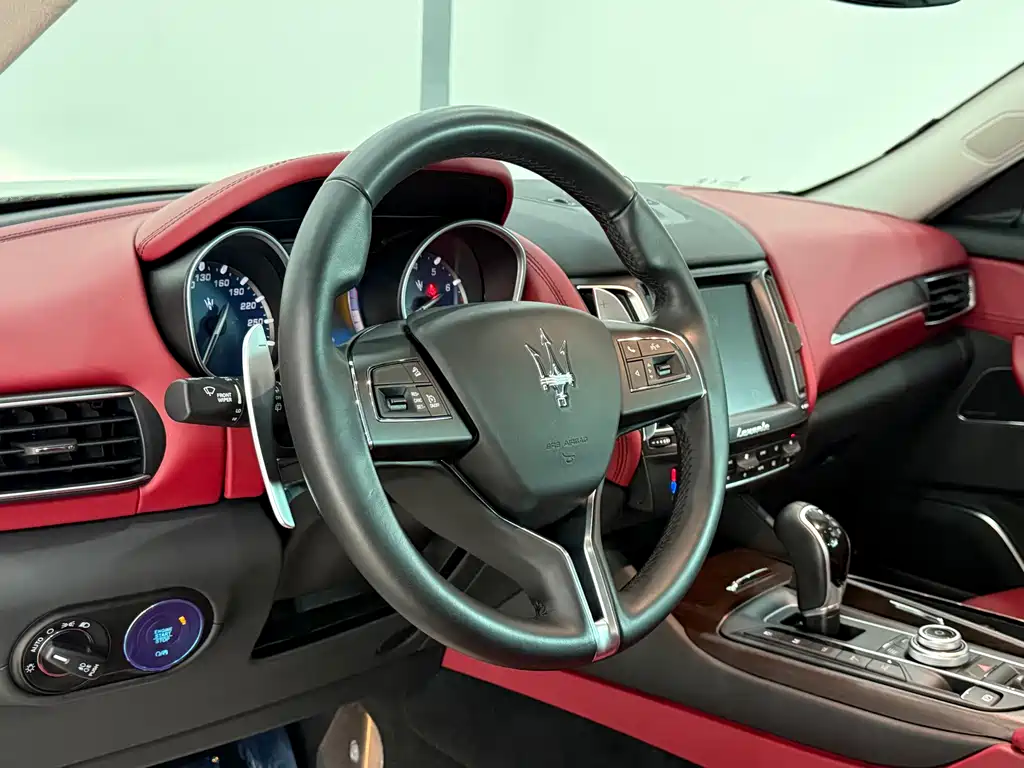 Maserati Levante 2018 — фото 14